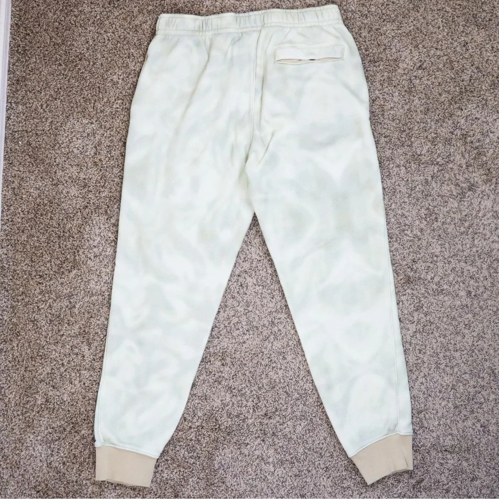Nike Rattan Sportswear Club Fleece Joggers Mens M Tie Dye Eye Graphic DZ3064-206